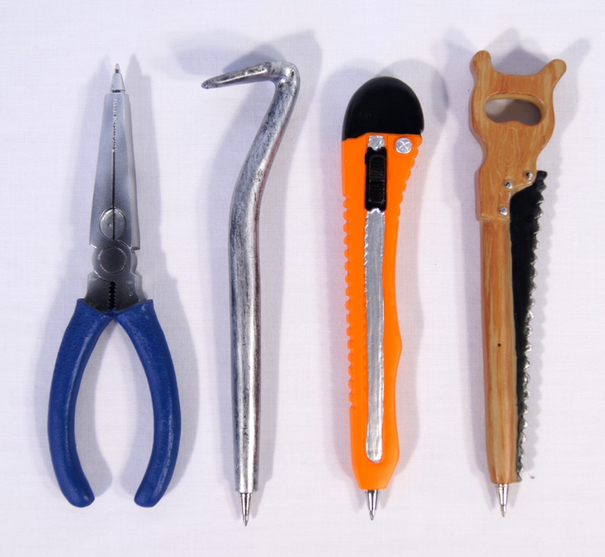 Pen-tool-saw-box-cutter-nail-puller