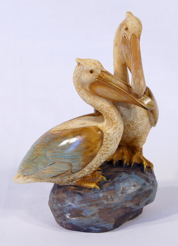Figurine-pelican