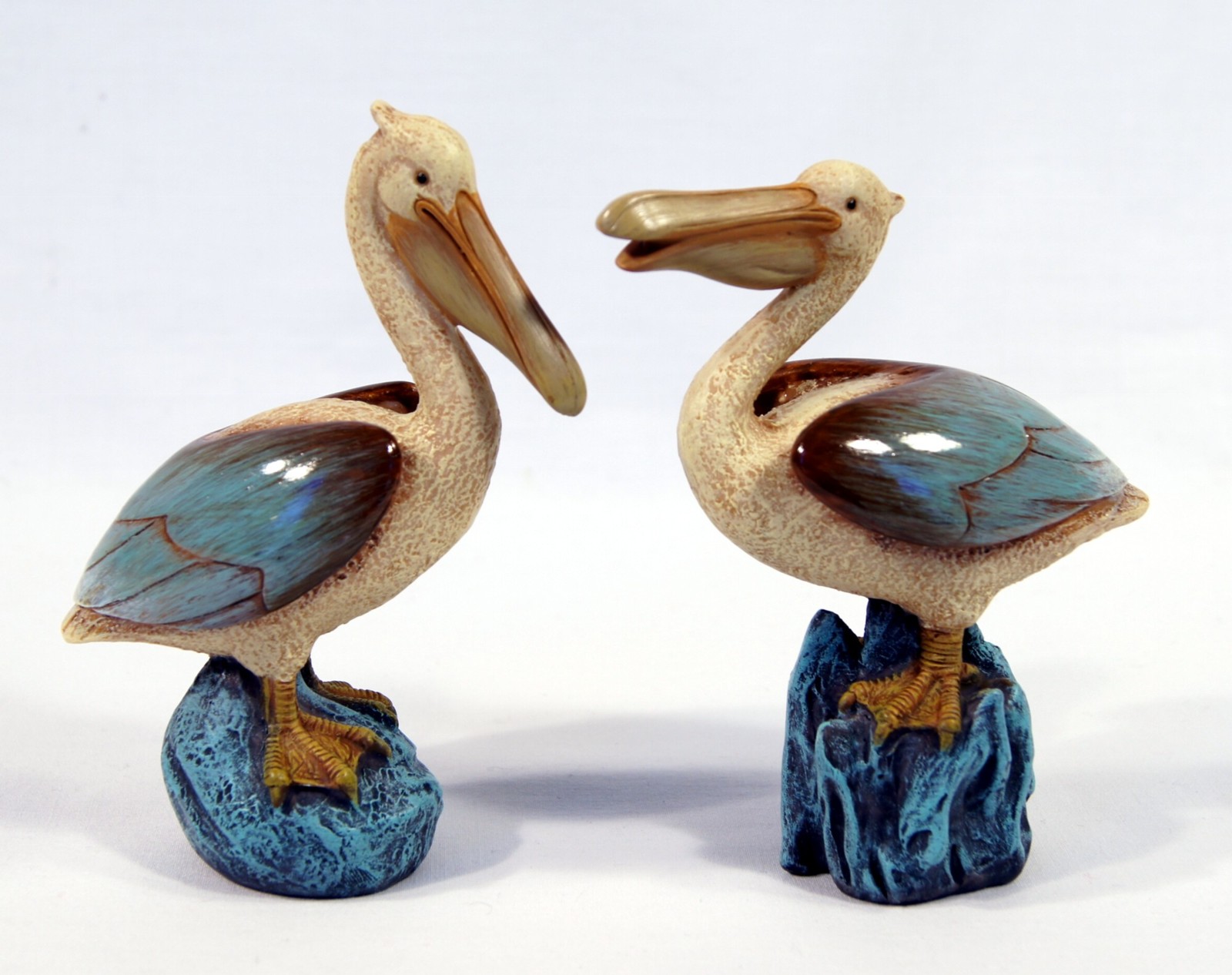 Figurine-pelican